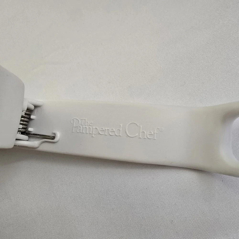 Pampered Chef Kitchen Coating Tray Tongs White From #2605
